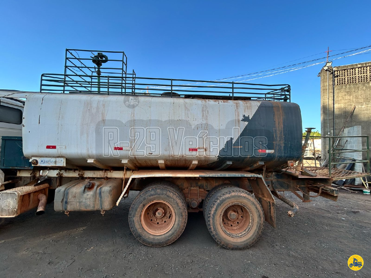 CARROCERIA SOBRE CHASSI  TRUCK TANQUE PIPA R29 Caminhões IRACEMAPOLIS SÃO PAULO SP
